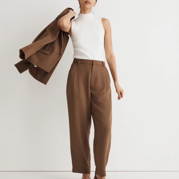 Women’s Work Pants: Building a Versatile Work Wardrobe
